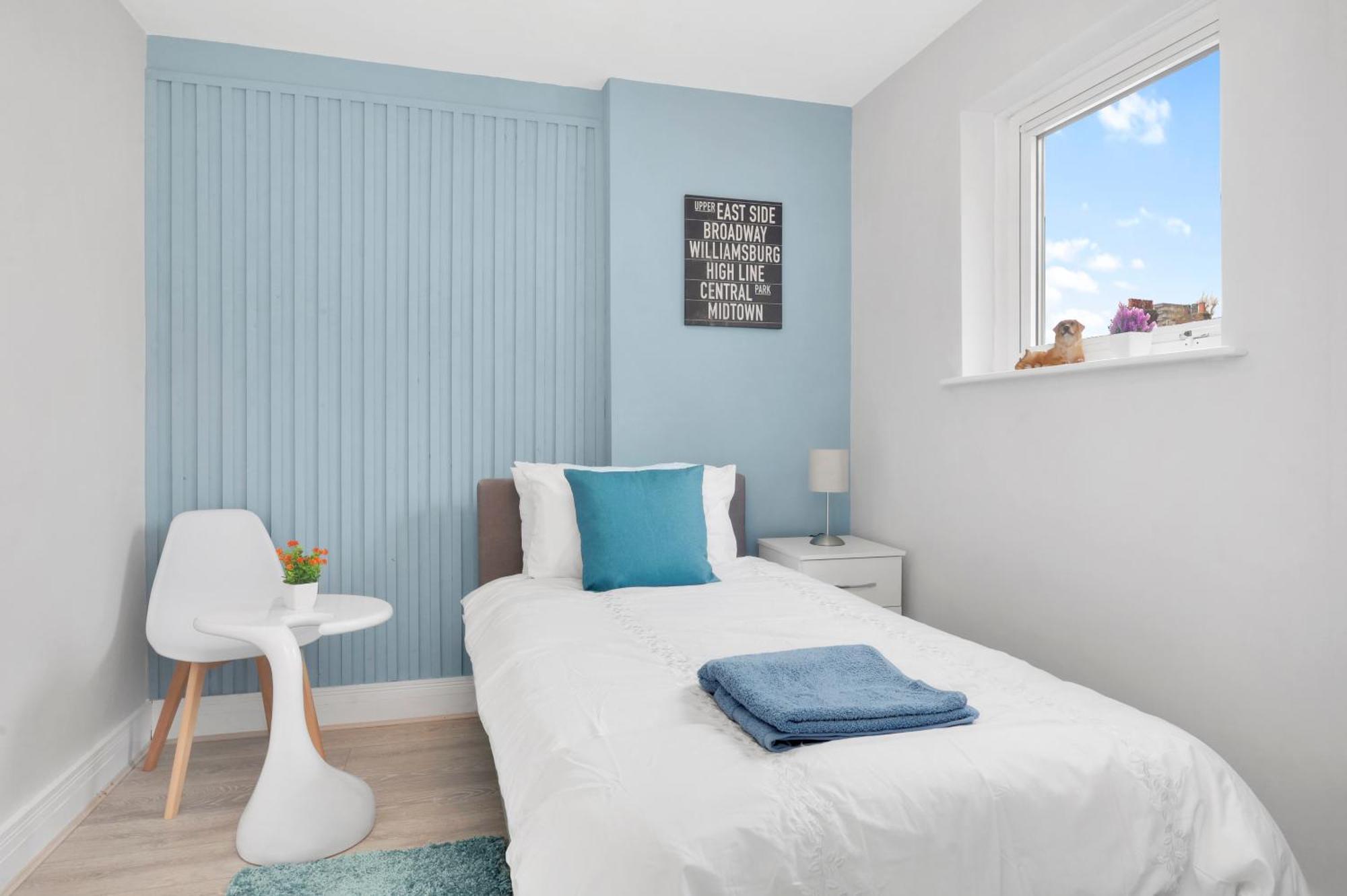 Waterside 4 Bed Apartment Лондон Экстерьер фото