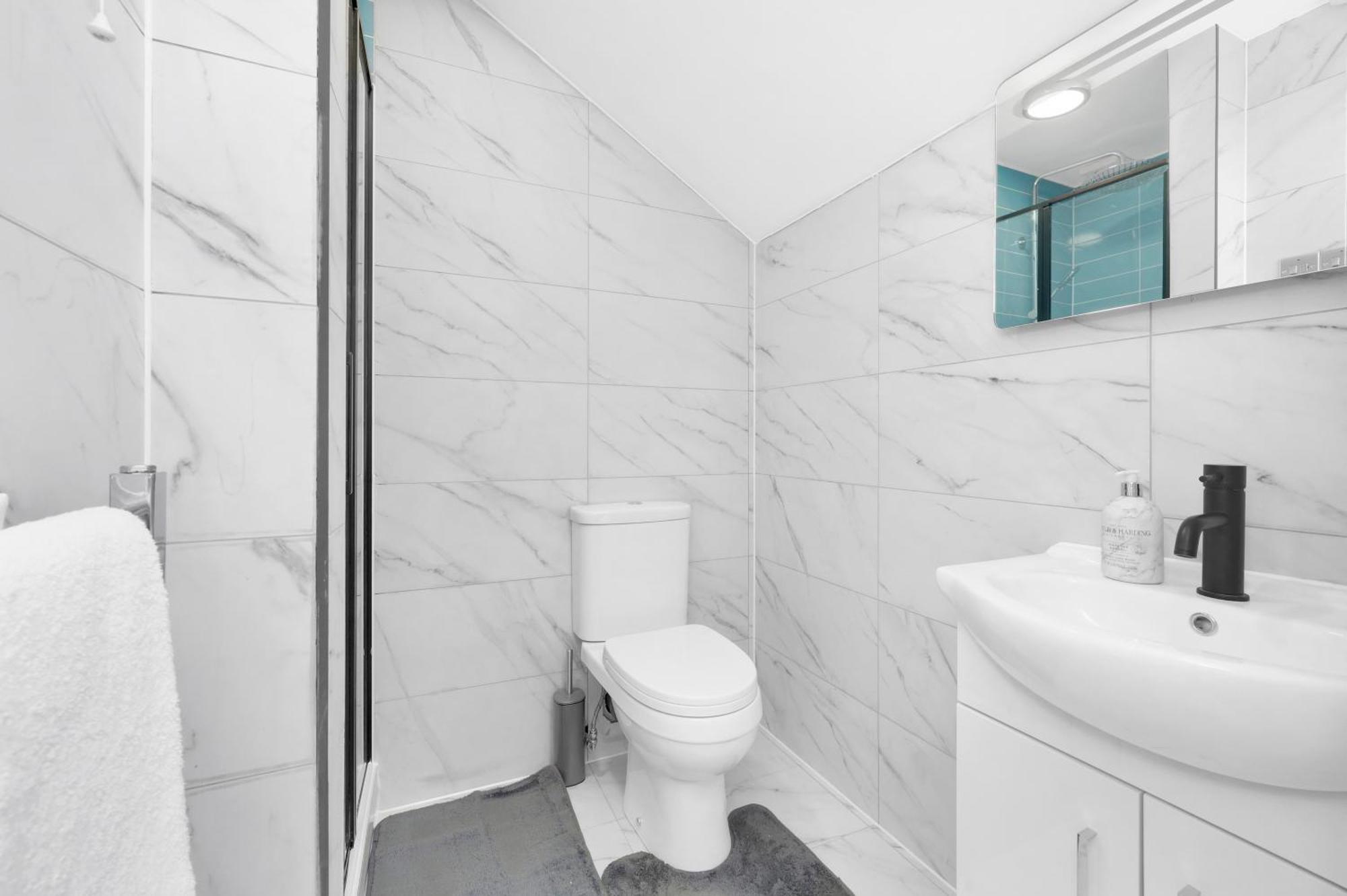 Waterside 4 Bed Apartment Лондон Экстерьер фото