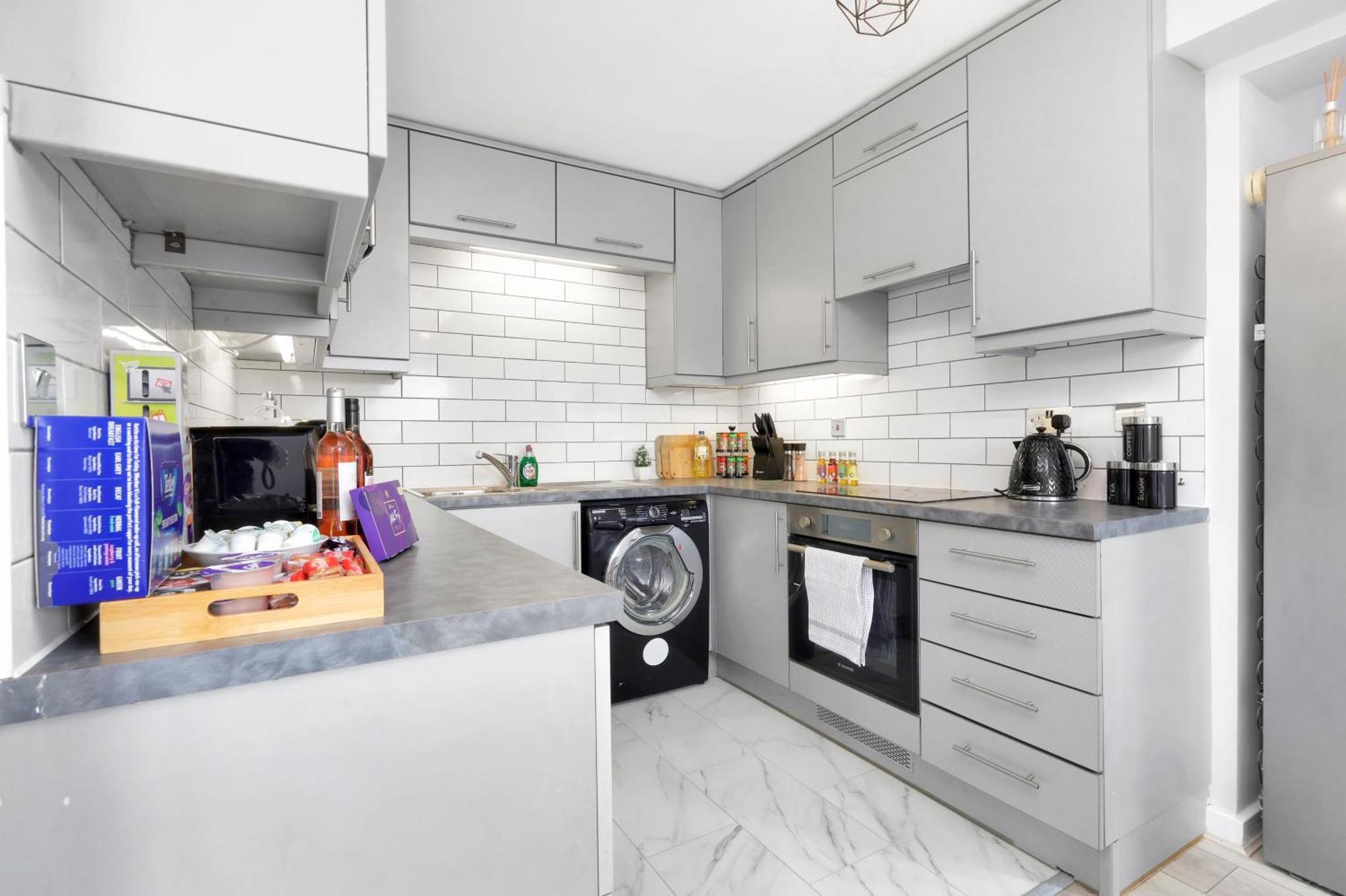 Waterside 4 Bed Apartment Лондон Экстерьер фото
